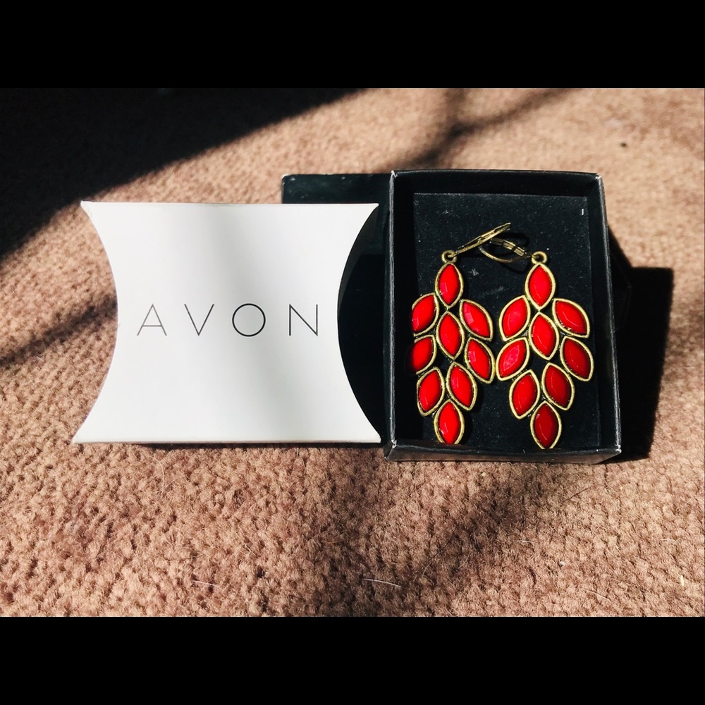 red feather earrings and black feather earrings